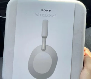 Sony WH-1000XM5 : pas encore annoncé, un petit veinard a pu le prendre en main